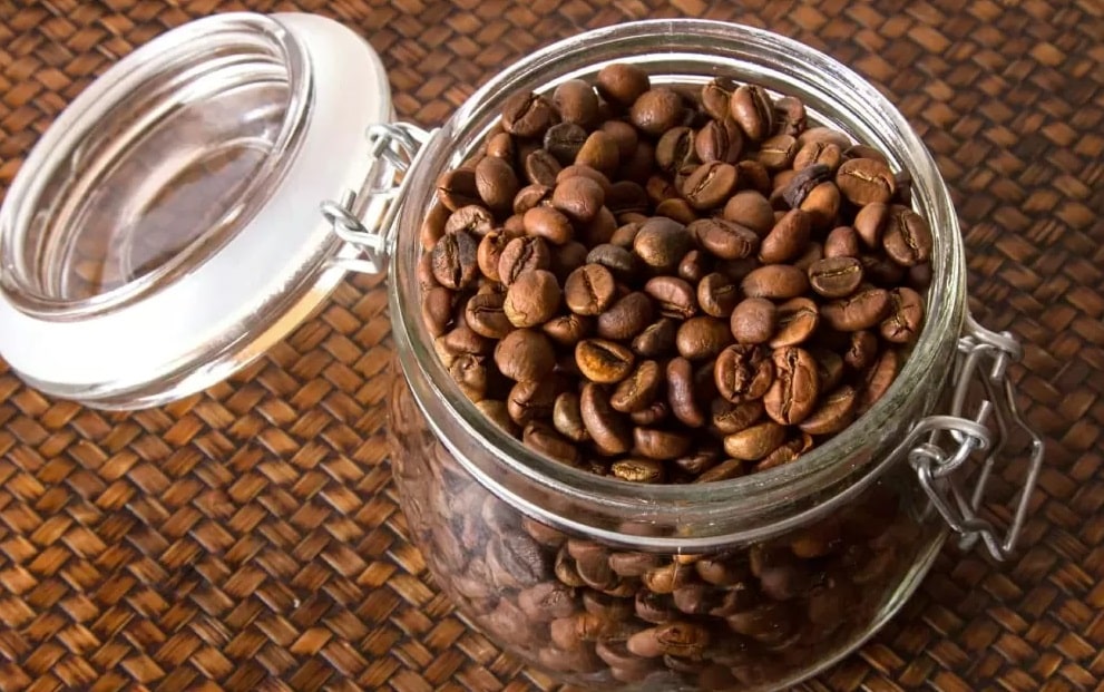 Как убрать неприятный запах из холодильника