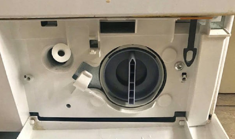 Как открыть дверцу люка стиральной машины, если она заблокирована 