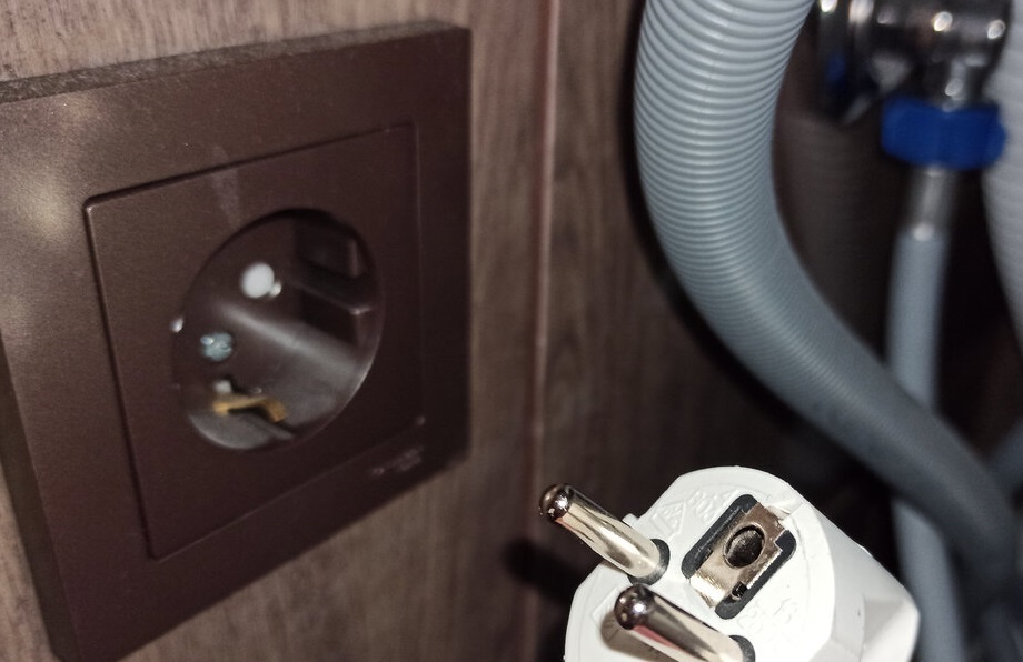 Как открыть заблокированную дверь стиральной машины