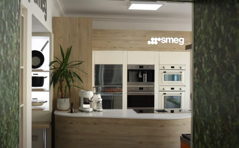 Обзор микроволновой печи Smeg FMI017X
