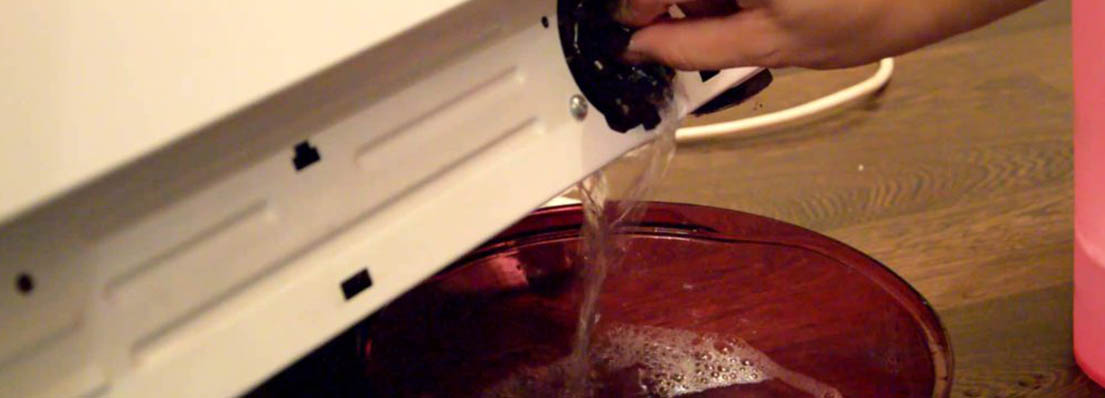 Как разблокировать люк, если машина зависла с водой на стирке?  Как разблокировать люк, если машина зависла с водой на стирке?