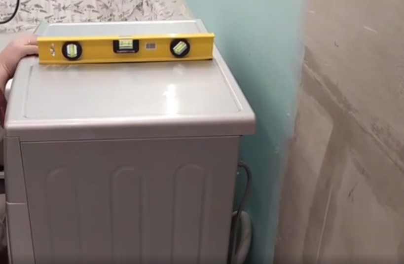 Почему стиральная машина прыгает при отжиме и как решить эту проблему Почему стиральная машина прыгает при отжиме и как решить эту проблему