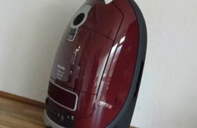 Пылесос Miele SGEA3 Complete C3 Cat&Dog ежевичный красный