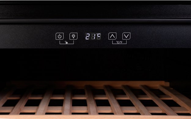 Встраиваемый винный шкаф Graude FWK 45.2 (фото 3) Встраиваемый винный шкаф Graude FWK 45.2 (preview 3)