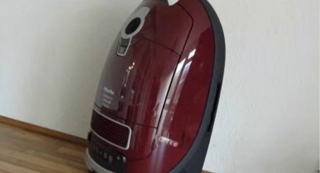 Пылесос Miele SNRF0 Boost CX1 PowerLine Parquet белый (video 1)