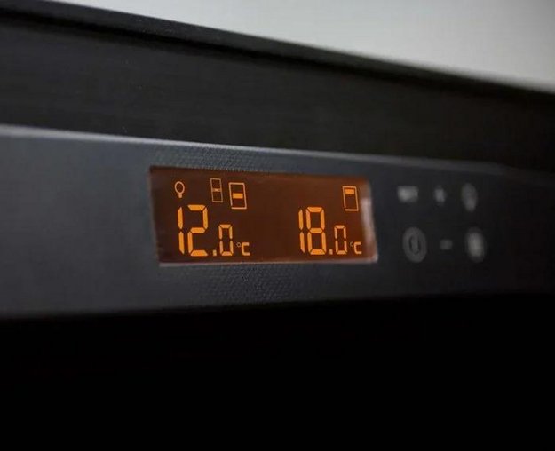 Трехтемпературный винный шкаф EuroCave P-300049-L (preview 3)