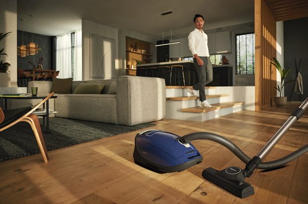Пылесос Miele Complete C3 PowerLine SGDF3 125 Gala Edition синий (фото 4) Пылесос Miele Complete C3 PowerLine SGDF3 125 Gala Edition синий (preview 4)