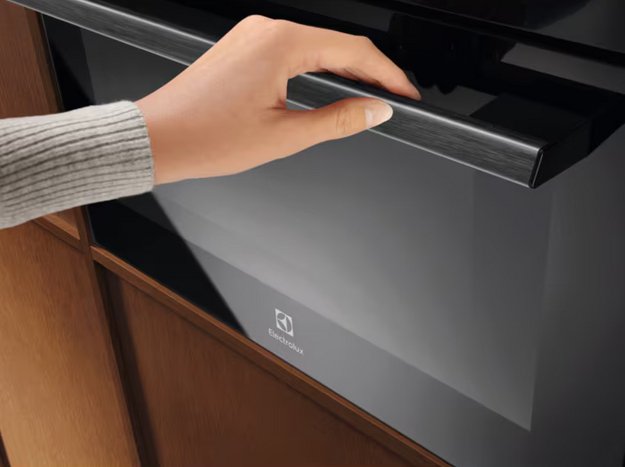 Встраиваемая микроволновая печь Electrolux LVM9E2XZ (preview 3)