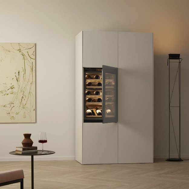 Встраиваемый винный шкаф V-ZUG WineCooler V4000 90 WC4T-51102 R Pearl mirror glass (фото 3) Встраиваемый винный шкаф V-ZUG WineCooler V4000 90 WC4T-51102 R Pearl mirror glass (preview 3)