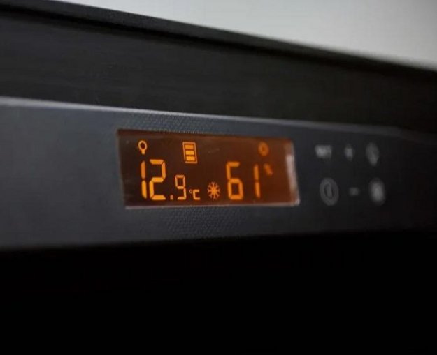 Монотемпературный винный шкаф EuroCave P-300042-L (preview 4)