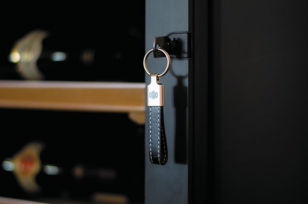 Монотемпературный винный шкаф EuroCave V-LAPREM-L VLP-1001-L (preview 3)