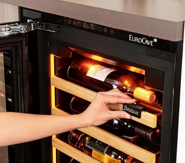Встраиваемый мультитемпературный винный шкаф EuroCave I-090024-S (preview 2)