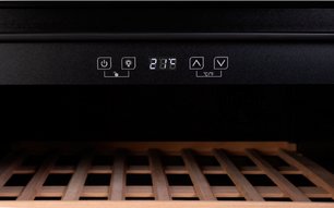 Встраиваемый винный шкаф Грауде FWK 45.2 фото 3 в Краснодаре Встраиваемый винный шкаф Graude FWK 45.2 фото 3 в Краснодаре