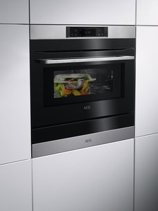 Духовой шкаф с СВЧ CombiQuick АЕГ KMK768080M фото 2 в Краснодаре Духовой шкаф с СВЧ CombiQuick AEG KMK768080M фото 2 в Краснодаре