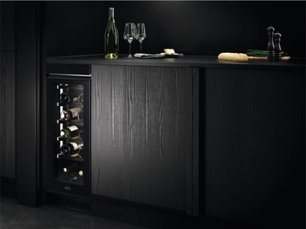 Встраиваемый винный шкаф AEG AWUS018B7B фото 3 в Краснодаре