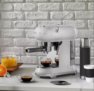 Кофемашина Смег ECF01WHEU фото 4 в Краснодаре Кофемашина Smeg ECF01WHEU фото 4 в Краснодаре