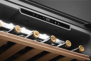 Винный холодильник Смег CVI121S3 фото 3 в Краснодаре Винный холодильник Smeg CVI121S3 фото 3 в Краснодаре