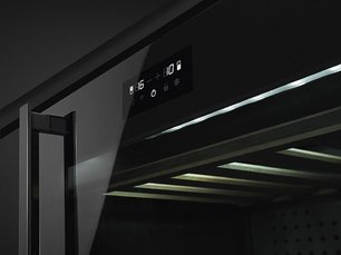 Винный холодильник Смег CVI638RWN3 фото 2 в Краснодаре Винный холодильник Smeg CVI638RWN3 фото 2 в Краснодаре