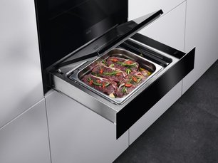 Вакуумный упаковщик AEG KDE911423B фото 3 в Краснодаре