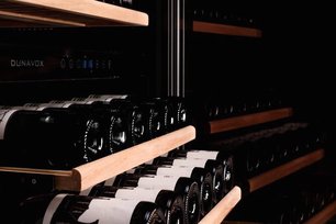 Винный шкаф Дунавокс DX-94.270DBK фото 4 в Краснодаре Винный шкаф Dunavox DX-94.270DBK фото 4 в Краснодаре