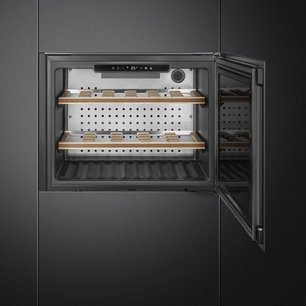 Встраиваемый винный шкаф Смег CVI121B3 фото 2 в Краснодаре Встраиваемый винный шкаф Smeg CVI121B3 фото 2 в Краснодаре