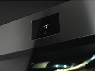 Холодильный шкаф для вина Smeg CVI318XS фото 3 в Краснодаре