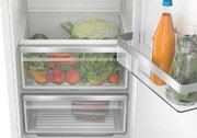 Встраиваемый однокамерный холодильник Bosch KIR81VFE0 фото 3 в Краснодаре