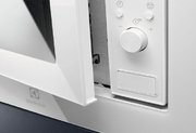 Встраиваемая микроволновая печь Electrolux LMS2173EMW фото 4 в Краснодаре