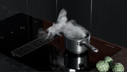 Индукционная варочная поверхность с вытяжкой Kuppersbusch KMI 12850.0 SR-S Black Chrome фото 4 в Краснодаре