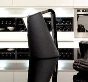 Электрочайник Бугатти Kettle Vera Leather Black фото 2 в Краснодаре Электрочайник Bugatti Kettle Vera Leather Black фото 2 в Краснодаре