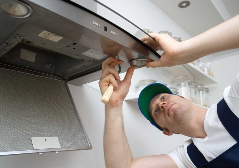 Как поменять лампочку в вытяжке Elica Как поменять лампочку в вытяжке Elica