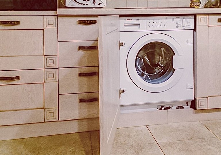 Как правильно установить стиральную машину на кухне Как правильно установить стиральную машину на кухне