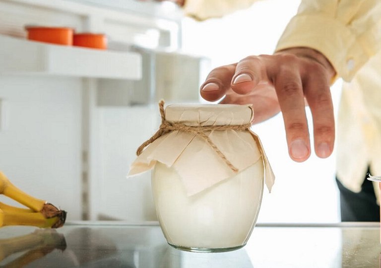 Можно ли, как и сколько хранить сметану в холодильнике Можно ли, как и сколько хранить сметану в холодильнике